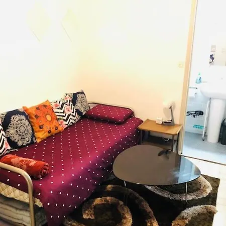 Proche Plages Juan Les Pins Petit Dans Antibes