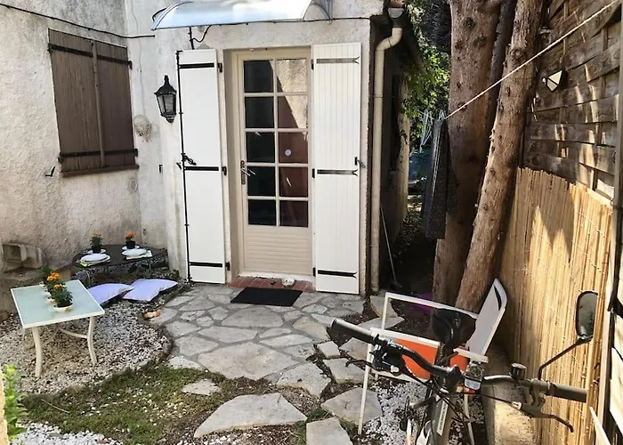 Proche Plages Juan Les Pins Petit Dans