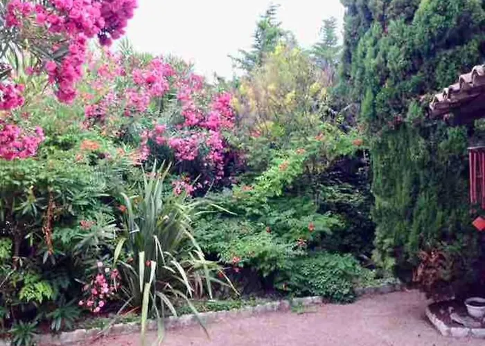 Proche Plages Juan Les Pins Petit Dans